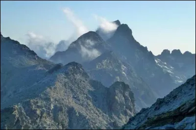 Le Mont Cinto est le point culminant de la Corse.