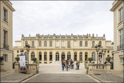 O&ugrave; si&egrave;ge le pr&eacute;sident de l'Assembl&eacute;e Nationale ?