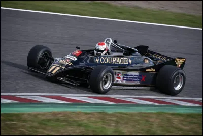 Lotus a remport&eacute; son premier championnat constructeurs avant Ferrari.