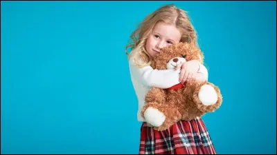 Comment appelle-t-on un objet utilis&eacute; par un enfant d&egrave;s l'&acirc;ge de 3 ou 4 mois pour repr&eacute;senter une pr&eacute;sence rassurante (comme celle de la m&egrave;re) ?