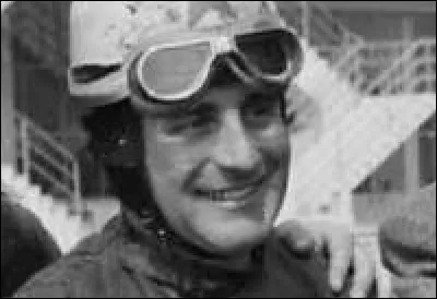 Le tout premier champion du monde de la cat&eacute;gorie 500 cm&sup3; est Leslie Graham.