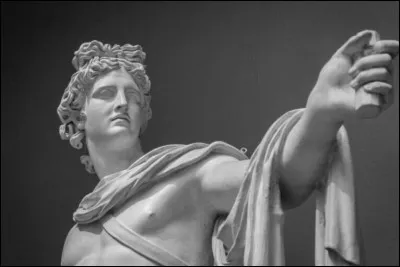Qui est ce dieu de la mythologie gr&eacute;co-romaine qui a tu&eacute; ''Python'' (dragon, fils de Ga&iuml;a) ?