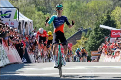 Quel jeune coureur &eacute;tait tr&egrave;s attendu sur ce Tour, notamment pour le public fran&ccedil;ais ?
