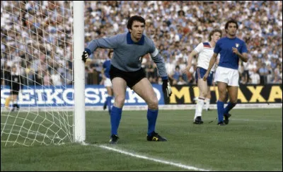 Pour quelle &eacute;quipe a jou&eacute; Dino Zoff ?