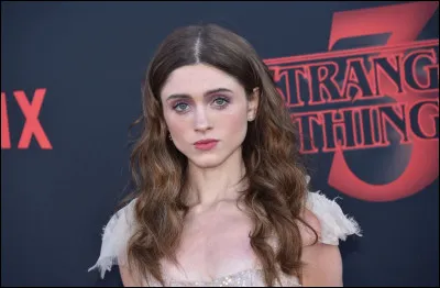 Quel est le m&eacute;tier de Nancy Wheeler au d&eacute;but de la saison 3 ?