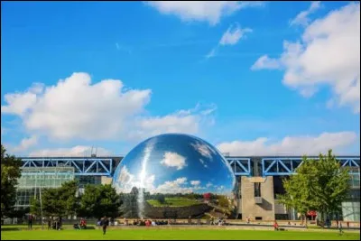&Agrave; Paris, le Parc de la Villette abrite la G&eacute;ode et le Z&eacute;nith.