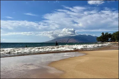 Hawa&iuml; est un archipel volcanique situ&eacute; au milieu de l'oc&eacute;an Pacifique. &Agrave; quel pays appartient-il ?