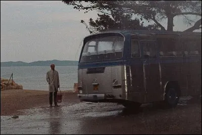 Qui sont les deux personnages principaux du film "Le Passager de la pluie" ?