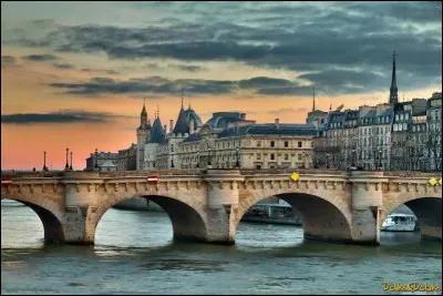 Quel est le plus ancien pont de Paris ?