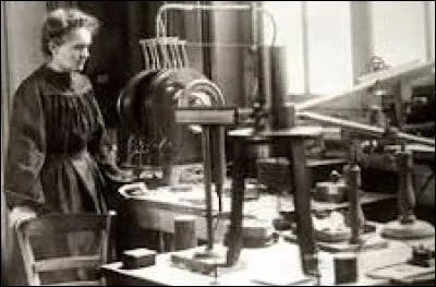 En quelle ann&eacute;e Marie Curie a-t-elle obtenu son premier prix Nobel ?