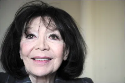Qui est cette chanteuse qui interpr&egrave;te le titre ''D&eacute;fense d'afficher'' ?