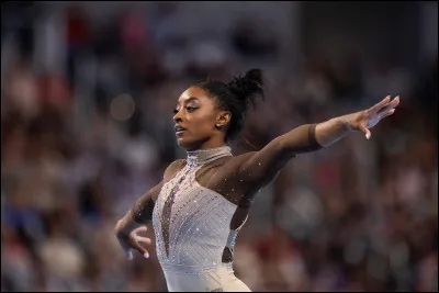 Avec 11 m&eacute;dailles olympiques et 30 m&eacute;dailles aux championnats du monde, elle est la gymnaste la plus titr&eacute;e de l'histoire. Qui est-ce ?