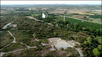 Ville-...Compl&eacute;tez pour trouver la commune o&ugrave; se situe Ambrussum, site arch&eacute;ologique majeur de la Via Domitia avec pont romain et vestiges gallo-romains.