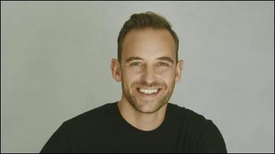 Qui est cet &eacute;crivain suisse, auteur du roman policier ''L'affaire Alaska Sanders'' ?