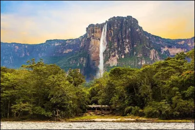 L&rsquo;Am&eacute;rique du Sud abrite la plus haute chute d&rsquo;eau du monde.Vrai ou faux ?