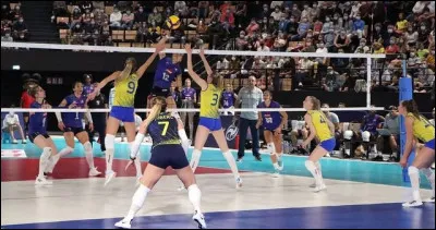 Combien de joueurs composent une &eacute;quipe de volley-ball ?