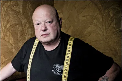Qui est chanteur dont l'un des titres est ''Mon Grand-P&egrave;re'' ?