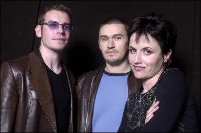 Comment s'appelle la chanteuse du groupe "The Cranberries" ?