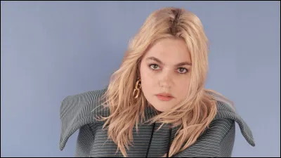 Comment la chanteuse Louane s'est-elle fait conna&icirc;tre ?