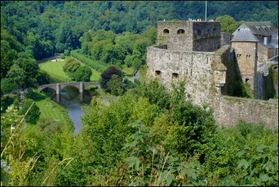 Quel est ce ch&acirc;teau reconnu comme &eacute;tant le plus ancien vestige de la f&eacute;odalit&eacute; en Belgique ?