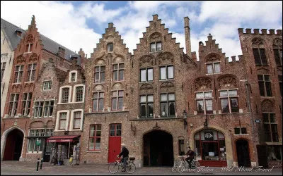 Quel est le surnom le plus c&eacute;l&egrave;bre donn&eacute; &agrave; la ville de Bruges ?