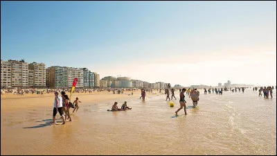 La c&ocirc;te belge est une bande de terre de 67 kilom&egrave;tres le long de la mer du Nord, situ&eacute;e au nord du pays, dans la r&eacute;gion de la Flandre. Comment appelle-t-on les fameux petits bonbons au caramel qui y sont vendus traditionnellement ?