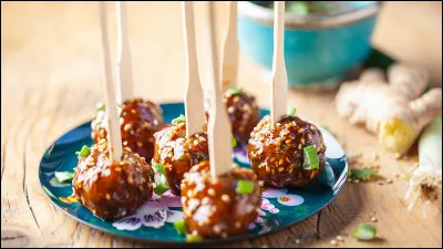 Quelle c&eacute;l&egrave;bre marque de sucettes a cr&eacute;&eacute; la sucette go&ucirc;t boule de viande ?