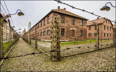 Dans quel pays se trouve aujourd'hui le camp de concentration d'Auschwitz ?