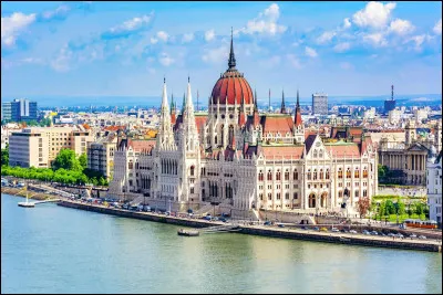 G&eacute;ographie : Quelle est la premi&egrave;re lettre du nom du pays ayant pour capitale la ville de Budapest ?