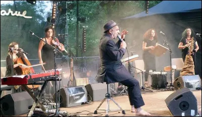 Quel est ce groupe angevin adepte de la d&eacute;contraction sur sc&egrave;ne ?