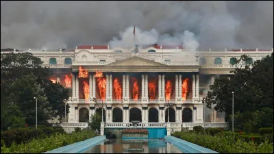 Dans quel pays le Premier ministre K.P. Sharma Oli a-t-il d&eacute;missionn&eacute; apr&egrave;s de violentes manifestations ?