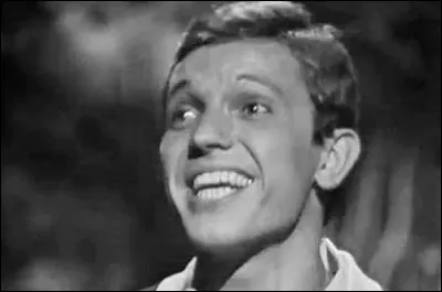 Quel chanteur &eacute;tait l'interpr&egrave;te des paroles inoubliables "Biche, &ocirc; ma biche..." dans les ann&eacute;es 60 ?