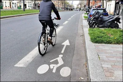 Quel moyen de d&eacute;placement permet de d&eacute;couvrir une piste cyclable tout en faisant de l'exercice ?