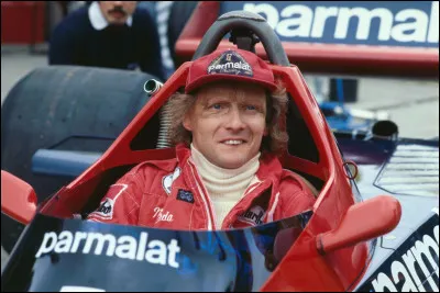 Niki Lauda a remport&eacute; son premier titre mondial apr&egrave;s avoir termin&eacute; toutes les courses de la saison 1975.
