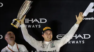 Nico Rosberg a remport&eacute; son premier Grand Prix avec Mercedes avant Lewis Hamilton.