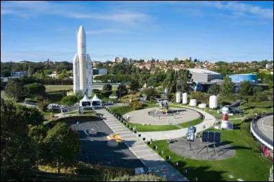 Dans quelle ville peut-on visiter la Cit&eacute; de l'espace ?