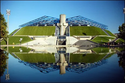 En quelle ann&eacute;e a &eacute;t&eacute; inaugur&eacute; Le Palais omnisport de Paris-Bercy ?