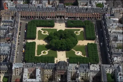 Situ&eacute;e dans le Marais, quelle tr&egrave;s belle place de Paris s'appelait jadis "Place Royale" ?