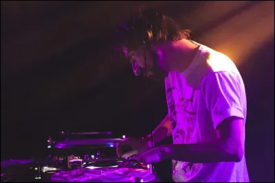 Quel DJ a sorti la chanson "Children" en 1995 et est rest&eacute; 11 semaines n&deg;1 des ventes en France ?