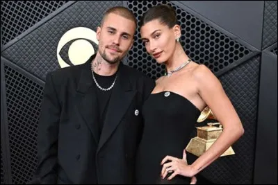 Comment s'appelle la femme de Justin Bieber (2026) ?