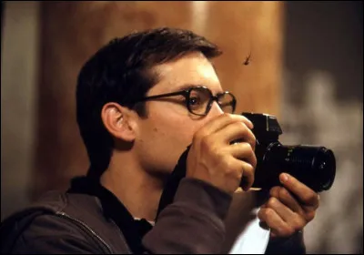 Peter cherche un moyen de gagner de l'argent gr&acirc;ce &agrave; ses photographies. Pourquoi les images qu'il apporte au Daily Bugle int&eacute;ressent-elles particuli&egrave;rement Jameson ?
