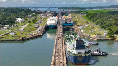 Le canal de Panama relie directement l&rsquo;oc&eacute;an Atlantique &agrave; l&rsquo;oc&eacute;an Indien.