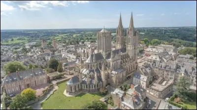 Quelle ville donne son nom au Cotentin, cette p&eacute;ninsule qui occupe une grande partie du d&eacute;partement ?