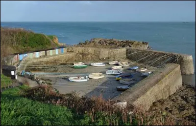Quelle est la particularit&eacute; de Port Racine, port de p&ecirc;che situ&eacute; &agrave; Saint-Germain-des-Vaux ?