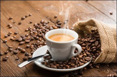 Every morning, Sarah ________ (drink) coffee before school.