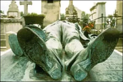 Que signifie l'expression "Partir les pieds devant" ?