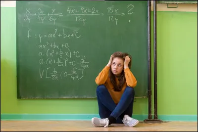 Je vous propose pour ces cinq derni&egrave;res questions de finir avec du scolaire !En math&eacute;matiques : 2x&sup2; + 5x + 10 est...