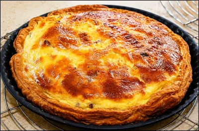 Quel ingr&eacute;dient n'entre PAS dans le composition de la quiche lorraine traditionnelle ?