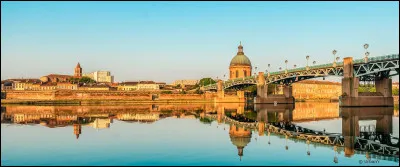 Quelle couleur est associ&eacute;e &agrave; la ville de Toulouse ?