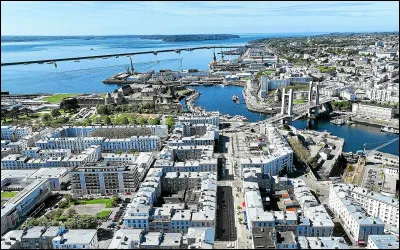 Quel est le surnom historique de la ville de Brest ?
